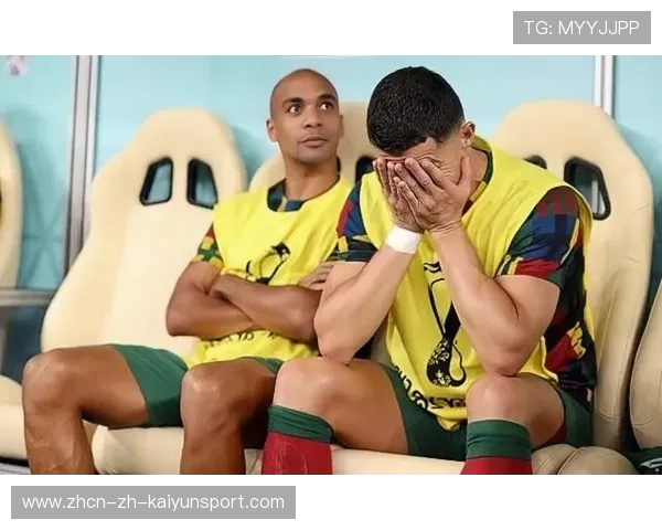 排球赛场惊现“地板救球王”，球迷疯狂点赞