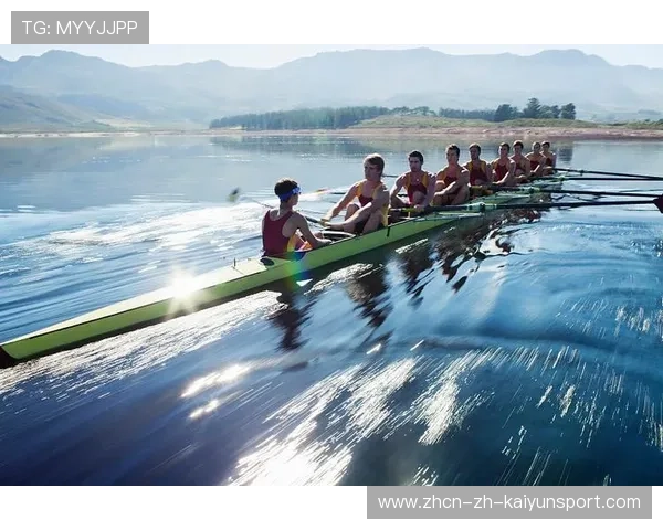 赛艇队提高划桨频率一致性，整体推进更稳