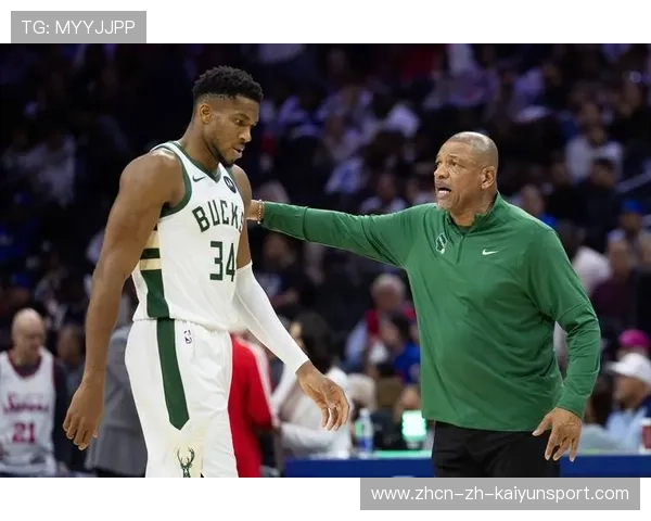 字母哥禁区内泰山压顶单手补扣，雄鹿进攻火力全开